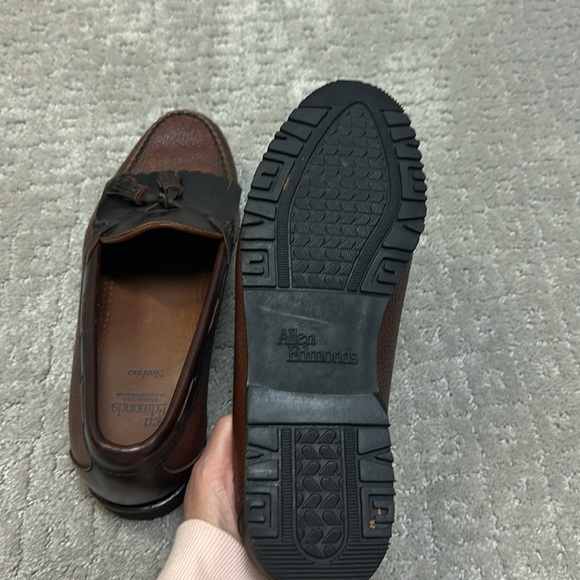 Allen Edmonds made in the USA Men’s leather tassel loafers- like new size 10.5 - Picture 5 of 6